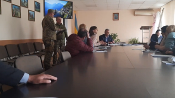 У Тернопільській області депутати та голова селищної ради отримали повістки під час сесії