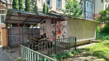 У Львові демонтували занедбаний кіоск на вул. Єфремова