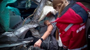 Рятувальники деблокували травмовану жінку з авто