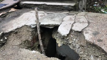 Львів’яни цікавляться, коли поремонтують сходи поряд із діагностичним центром