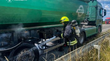 Біля Олеська на ходу загорілося колесо вантажівки