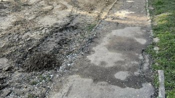 Львів’яни цікавляться, коли відремонтують внутрішній дворик поблизу центру «Незламні»