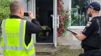 Мешканець Львівщини просив продавчиню квіткового магазину переховати його гранату