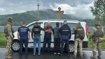 Селив ухилянтів у своєму готелі: на Закарпатті затримали організатора схеми