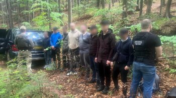 До Румунії на позашляховику намагались втекти вісім ухилянтів