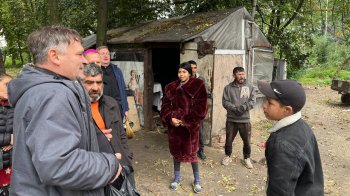 Біля Львова РКЦ відкрила школу-намет у ромському таборі