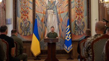 Президент Зеленський вручив погони генералів військовим та правоохоронцям
