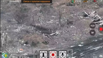 Скриншот з відео, на якому росіяни розстрілюють українських військовополонених