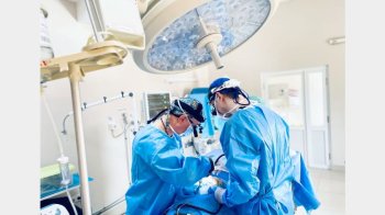 У Львові турецький пластичний хірург оперував українських дітей.