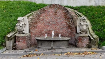 Фонтан "Криниця з левами"