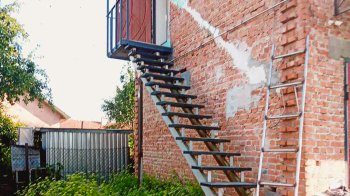 Упав з горища та зламав хребет: на Львівщині рятувальники допомогли медикам транспортувати потерпілого