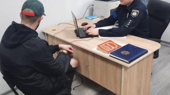 Залишилась без грошей і машини: у Львові жінка втрапила у пастку шахрая