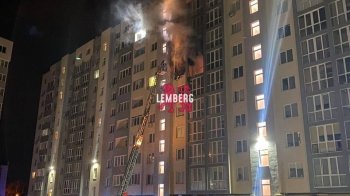 У Львові на Сихові вночі горіла квартира в багатоповерхівці (відео)