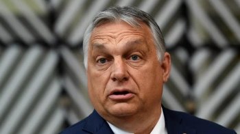 За його словами, йому важко бути єдиним прем'єр-міністром у ЄС, який виступає за мир