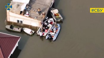 Евакуйовували людей з окупації під російським обстрілом: у СБУ показали кадри рятувальної операції на Херсонщині