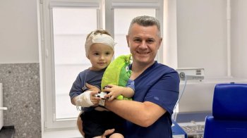 Львівські лікарі відновили слух 3-річній дитині
