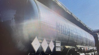 Львівські митники затримали вантажівку із десятками тонн товару РФ