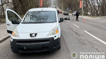 Водій Peugeot збив 19-річного львів’янина на мотоциклі