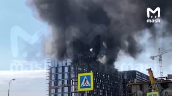 У Москві спалахнула масштабна пожежа в новобудові (відео)