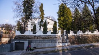 Мерія Львова продає землю під ексрезиденцією президента власнику !FEST