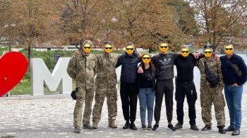 Пів року протриматись в окупації допомогли місцеві жителі: троє українських морпіхів повернулися додому