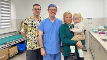 У Львові оперує хворих дітей турецький хірург Хакан Агір
