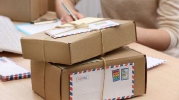 У селі біля Львова чоловік побив працівницю пошти та втік