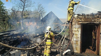 У Стрийському районі пожежники врятували будинок і гараж