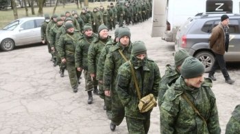 Офіцери рф більше дбають про намародерене майно, ніж про своїх солдатів — Гуменюк