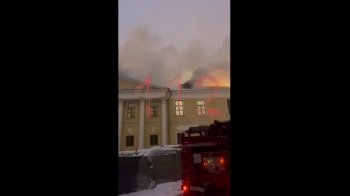 Другий ранок поспіль почався не з кави: у центрі Москви зайнялась пожежа, є постраждалий (відео)