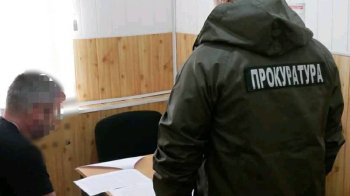 На Буковині гендиректор лікарні заробляв гроші на "швидких", які призначались для ЗСУ