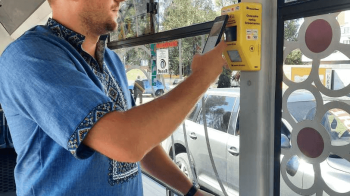 Наступного року за проїзд в автобусах Львівщини не прийматимуть готівку