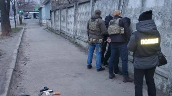 Одесит напав на бізнесмена і забрав 50 тис. доларів призначених для ЗСУ