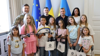 Діти з села на Львівщині купили для військових дрони за гроші від продажу лимонаду