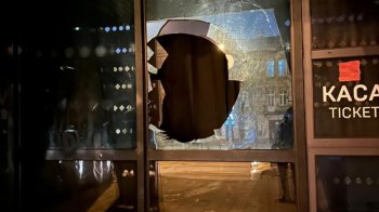 Розбив скло на вході до нічного клубу у Львові: патрульні затримали п’яного молодика