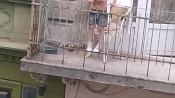 Залишила 4-річного хлопчика самого у квартирі: львівські поліцейські врятували дитину, яка сама гралася на балконі