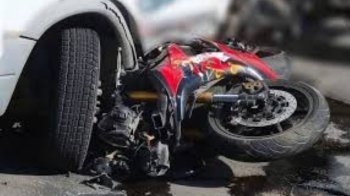 Зіткнення мотоцикла і авто.