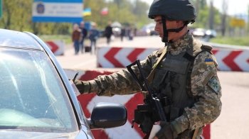 Кабмін дозволив виїзд за кордон деяким категоріям чоловіків: кому саме та на який термін