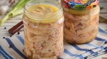 Після вживання м’ясної консерви мешканка Львівщини потрапила у реанімацію