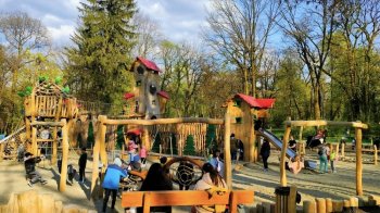 За мотивами казки «Лис Микита»: у  Львові відкриють дитячий майданчик, якого виготовив німецький майстер