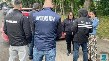У Львові трьом наркоторговцям оголосили підозри за хабар поліцейському