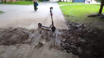 Все у багні: львів’янин показав, як виглядає перекопана велодоріжка на Кульпарківській