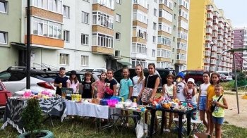 У Новояворівську діти організували вже третій благодійний ярмарок на підтримку ЗСУ