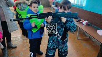 У Росії дітей у дитячих садках та школярів вчили стріляти з гвинтівки (фото)