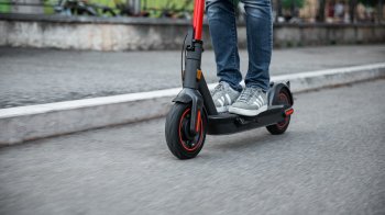 Біля Львова 12-річний хлопчик впав з електросамоката — він в реанімації