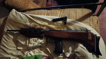 У селі на Львівщині поліція знайшла гвинтівку та десятки патронів