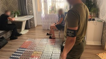 Львів’янин організував у спальному районі міста підпільний цех з виготовлення цигарок