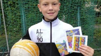 Зібрав на одну автівку, тепер збирає ще на дві: маленький футболіст допомагає ЗСУ