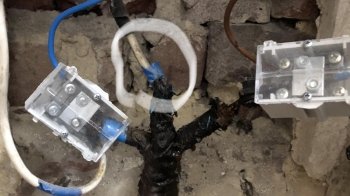 Може статись біда: львів’яни поскаржились на іскри в електрощитку у будинку в Галицькому районі