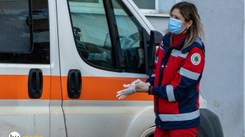 Львівські лікарі опікуються мамою з дочкою, яким ампутували ноги після обстрілу в Краматорську